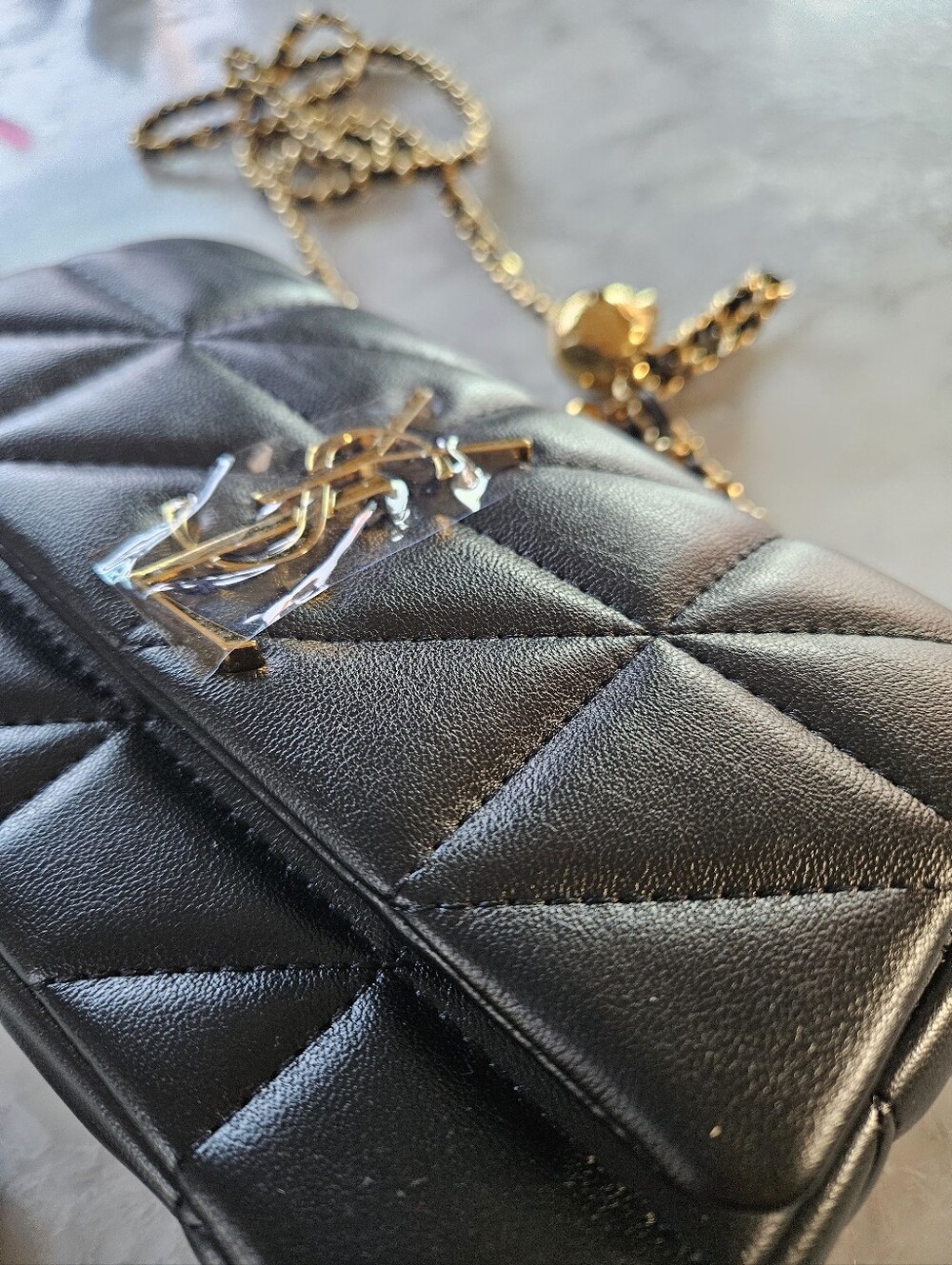 NEVER WORN Stylist Quilted Leather Shoulder Bag w/Heavy Gold Chains Handbag